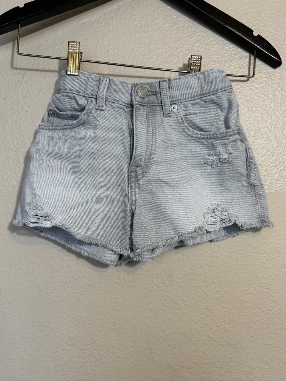 Zara Girls Light Gray Distressed Denim Shorts 8-9 years